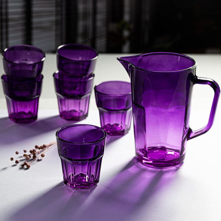 TREND FOR HOME Wasserkaraffe Glas 1 Liter mit Handlichem Griff Bunt Wasserkrug 19 cm Glaskanne Lila