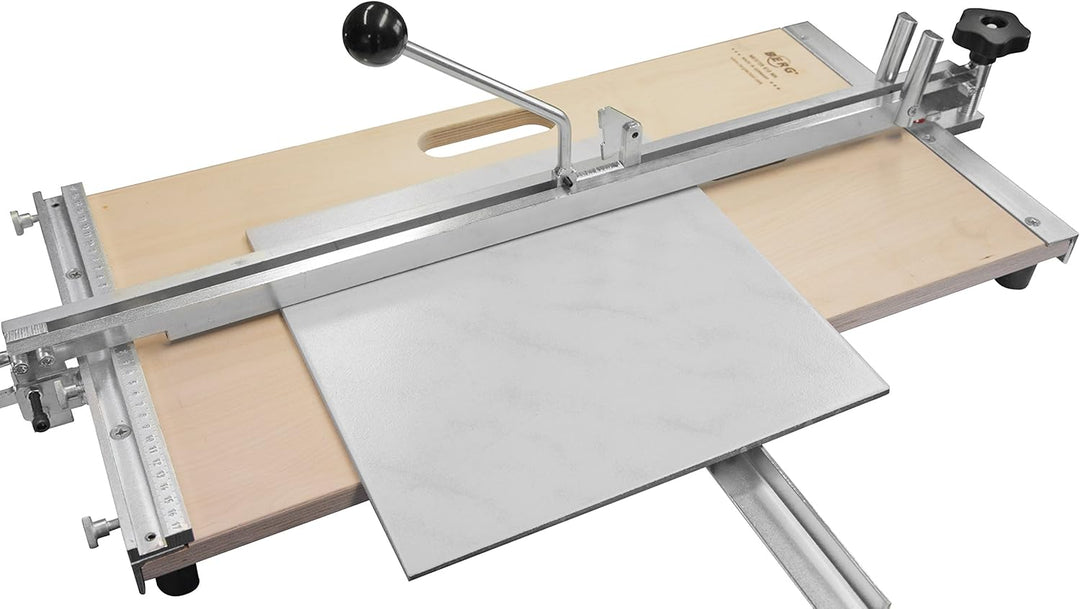 Fliesenschneidemaschine FSM 610 MH mit einer Gesamtschnittlänge von 605 mm. 610 mm