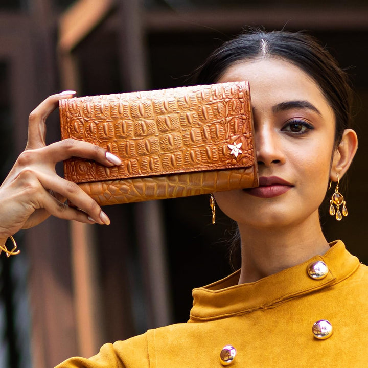 Anuschka Damen Three Fold Wallet-1150 Geldbörse, Einheitsgrösse Karamell mit Krokodilprägung