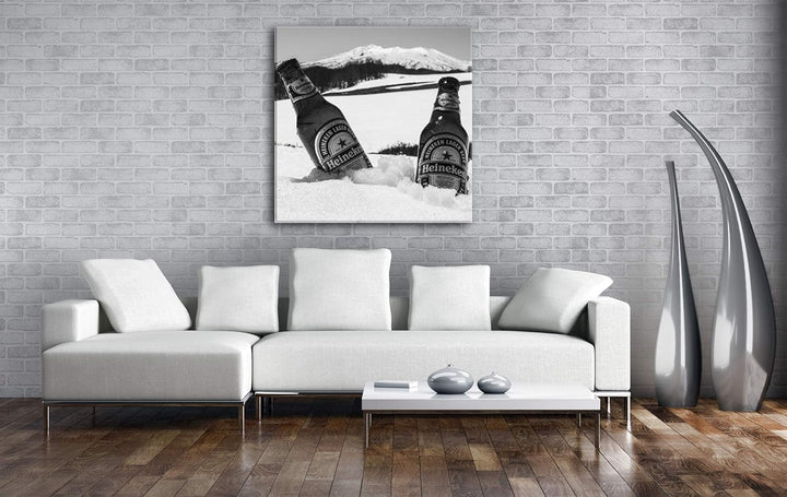 deyoli Zwei eiskalte Biere im Schnee Format: 60x60 Effekt: Schwarz&Weiss als Leinwandbild, Motiv auf