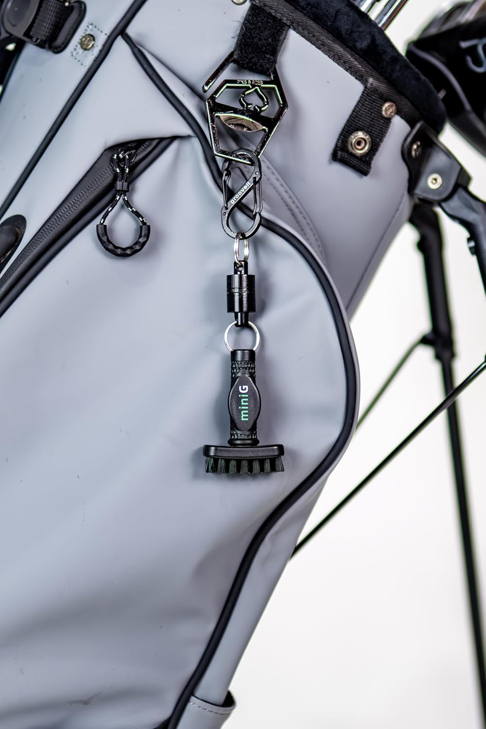 Grooveit MiniG The Dry Scrubber - Mini Golf Club Brush - Heavy-Duty Nylon Bristles - 3-Yr Warranty -