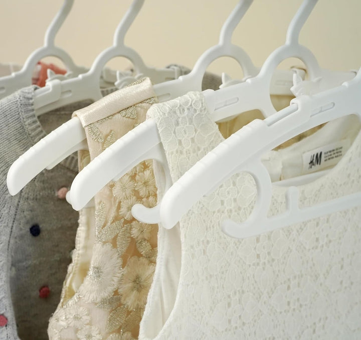 24 Stück Babykleiderbügel Platzsparend, Mitwachsende KinderKleiderbügel Verstellbare 27.5-37cm mit S