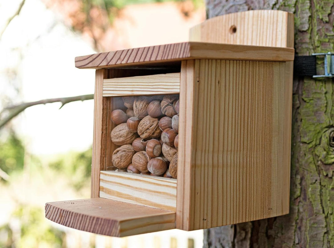 Eichhörnchen Futterhaus aus Lärchenholz – Mit integriertem Nussspender/Futterbox – Wetterfest & lang