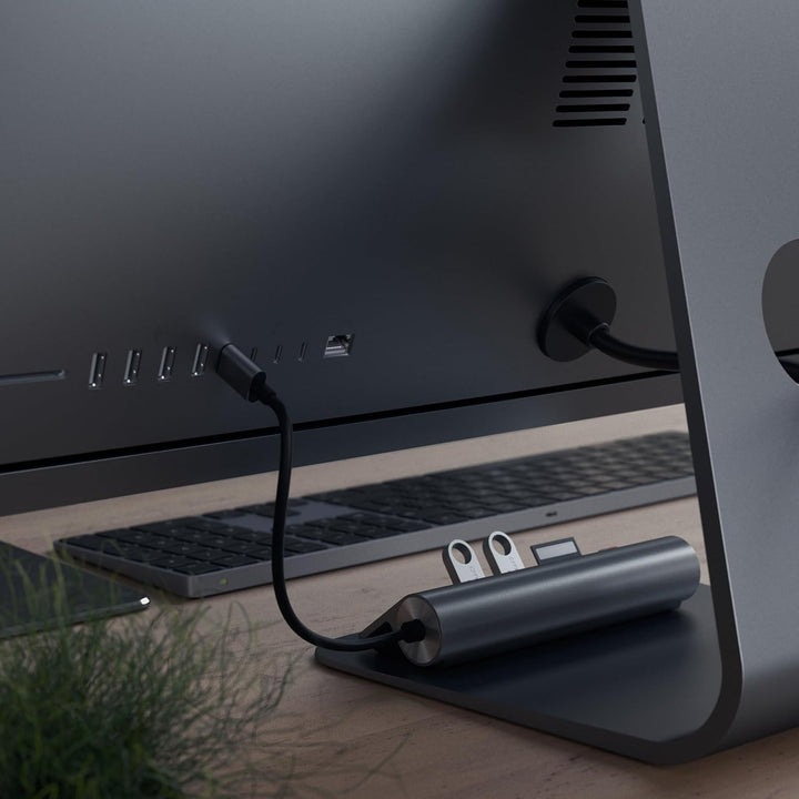 SATECHI 5-in-1 Desktop USB-C Hub Kombination aus Aluminium mit 3 USB-A Anschlüssen (5 Gbit/s) und mi