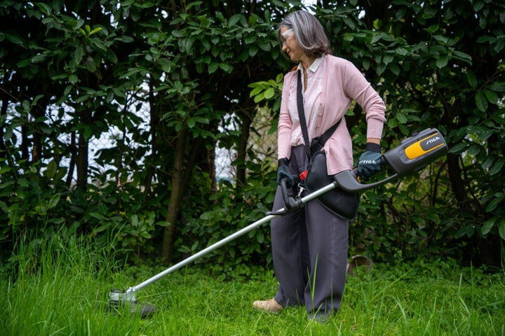 STIGA BC 700e Akku-Rasentrimmer, 500W, Schnittbreite 38cm, ohne 48V (4Ah) Akku