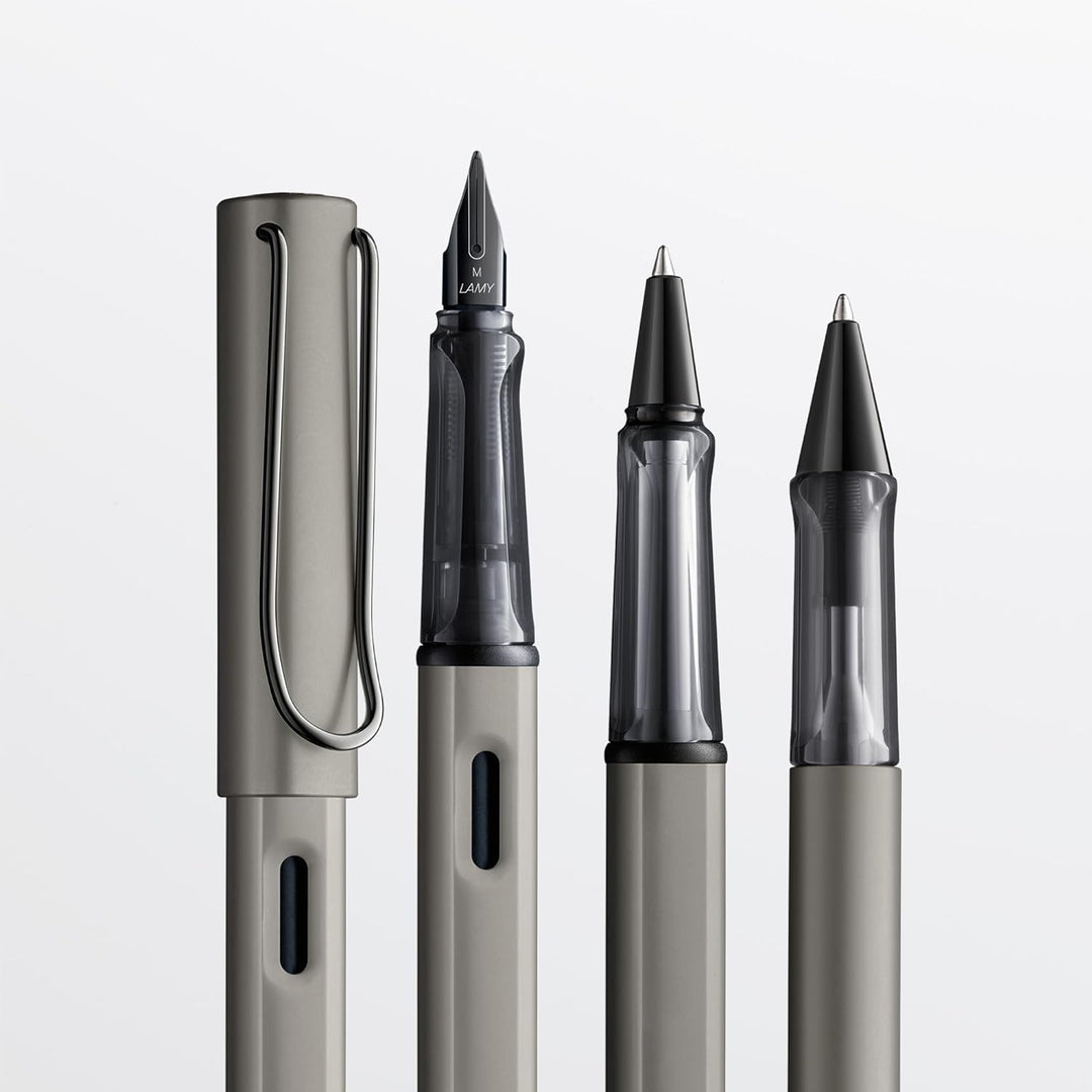LAMY Lx Füllhalter 057 – Füller aus Aluminium eloxiert in der Farbe Ruthenium mit transparentem Grif
