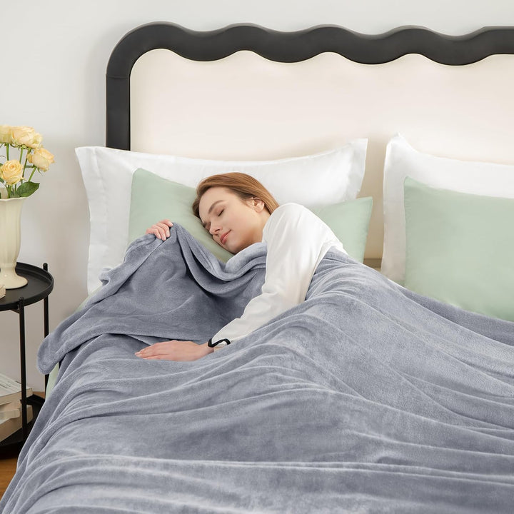 WAVVE Kuscheldecke Flauschig Decke Fleecedecke - Sofadecke 230x270 cm Wohndecke Couchdecke, Hellgrau