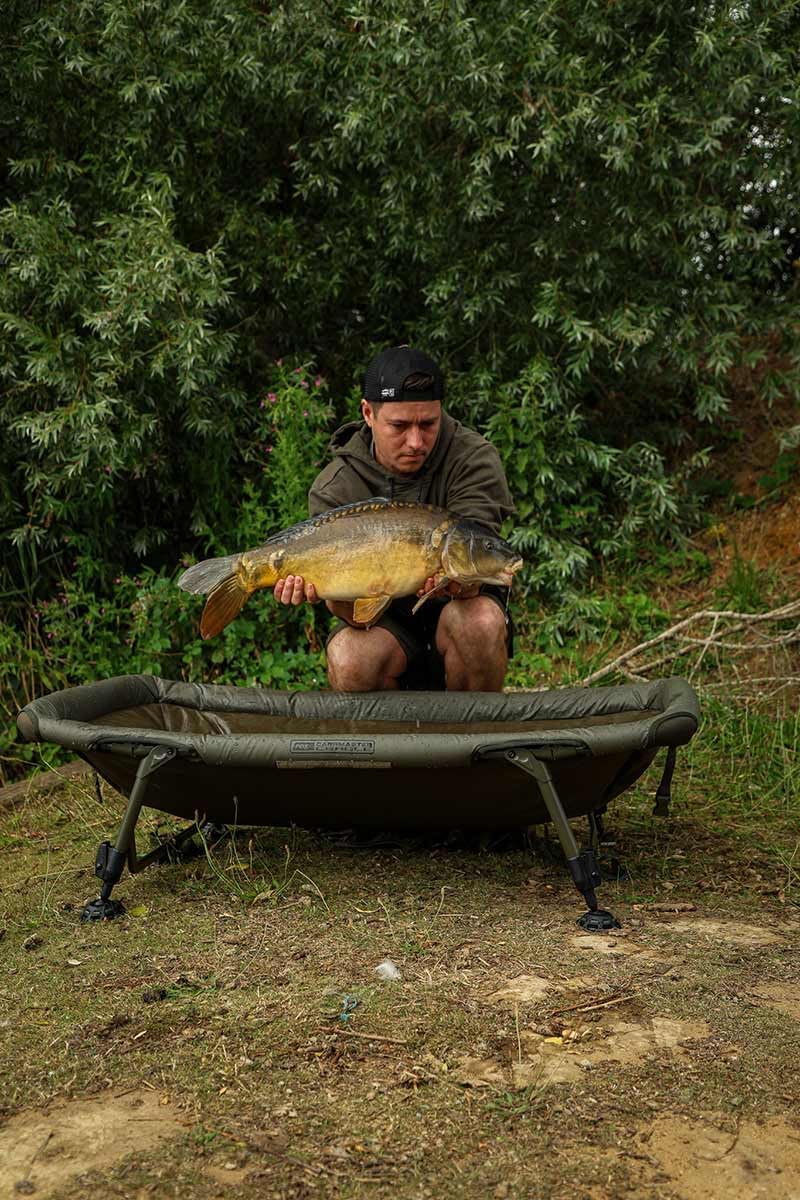 Fox Carpmaster CCC068 Geschweisste Wiege, Karpfenwiege mit gepolstertem Rahmen, unterstützt Fische s