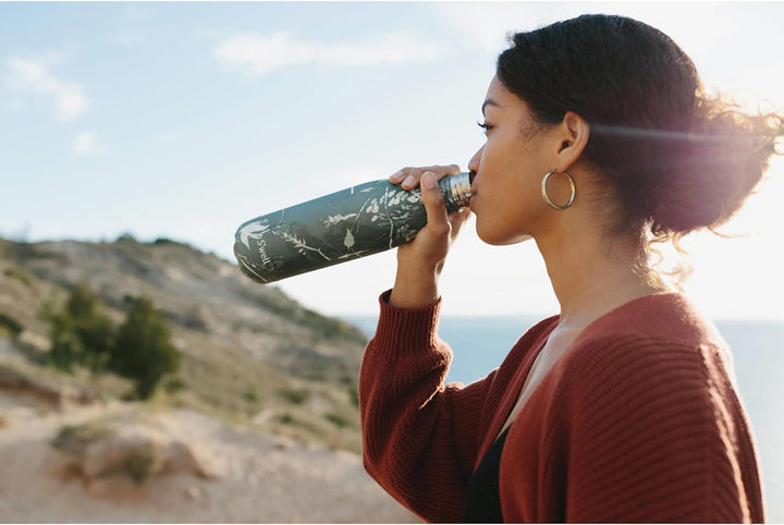 S'well Edelstahl-Wasserflasche, 482 ml, grünes Laub, dreilagig, vakuumisolierte Behälter, hält Geträ