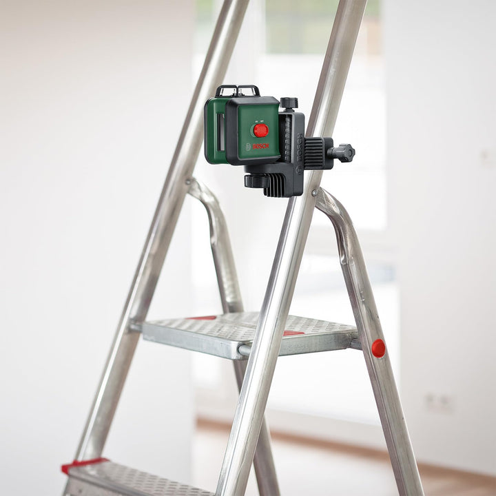 Bosch Kreuzlinienlaser UniversalLevel 360 mit Universalklemme MM 3 und Premium-Stativ TT 150 (vertik