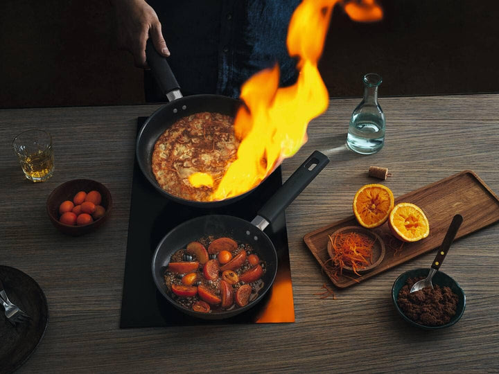 Fiskars Bratpfanne, Ø 28 cm, Für alle Kochfelder geeignet, Aluminium/Kunststoff, Kratzfest, Antihaft