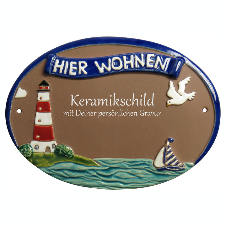 Handarbeit aus Schleswig-Holstein Keramikschild 23,5 x 17,5 cm Motiv Leuchtturm Hier WOHNEN (braun),