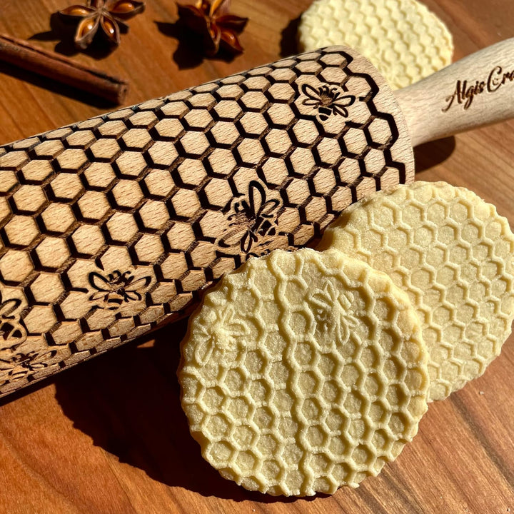 BIENENSTOCK Nudelholz für hausgemachtes Gebäck und Keramik. Präge Teigrolle. Gravierte Nudelholz mit