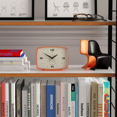 NEWGATE ® Brooklyn Wecker | Rechteckiges Design | Kürbisorange | Geräuschloses Uhrwerk ohne Ticken |