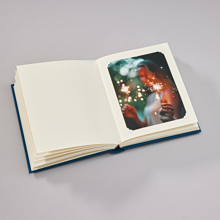 Semikolon 351004 Foto-Album Classic Medium - 21,6 x 25,5 cm - 80 Seiten cremefarben, für 160 Fotos -