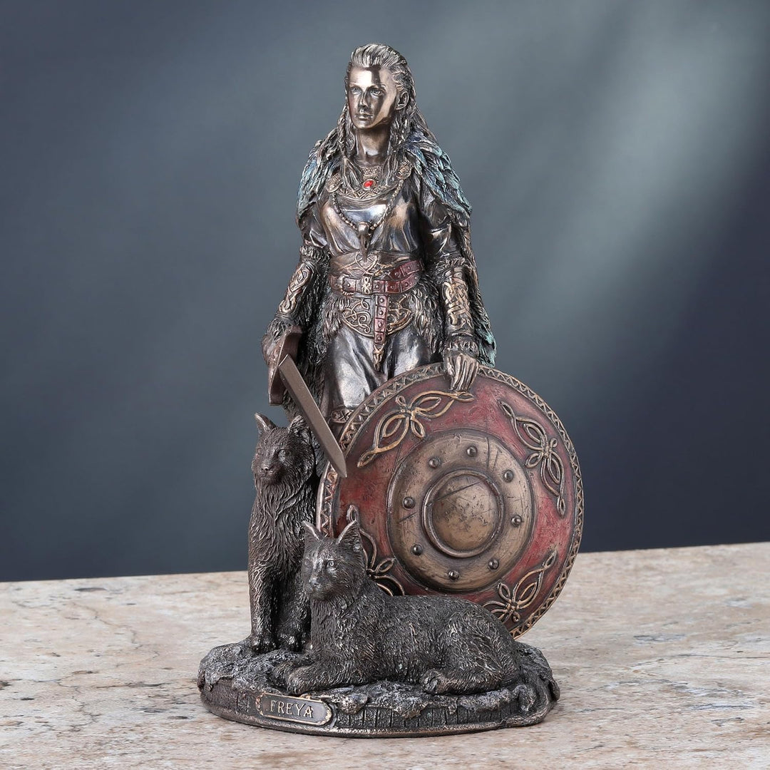 Veronese Design Skulptur Maiden Freya nordische Göttin der Liebe Schönheit und Krieg, kaltgegossenes