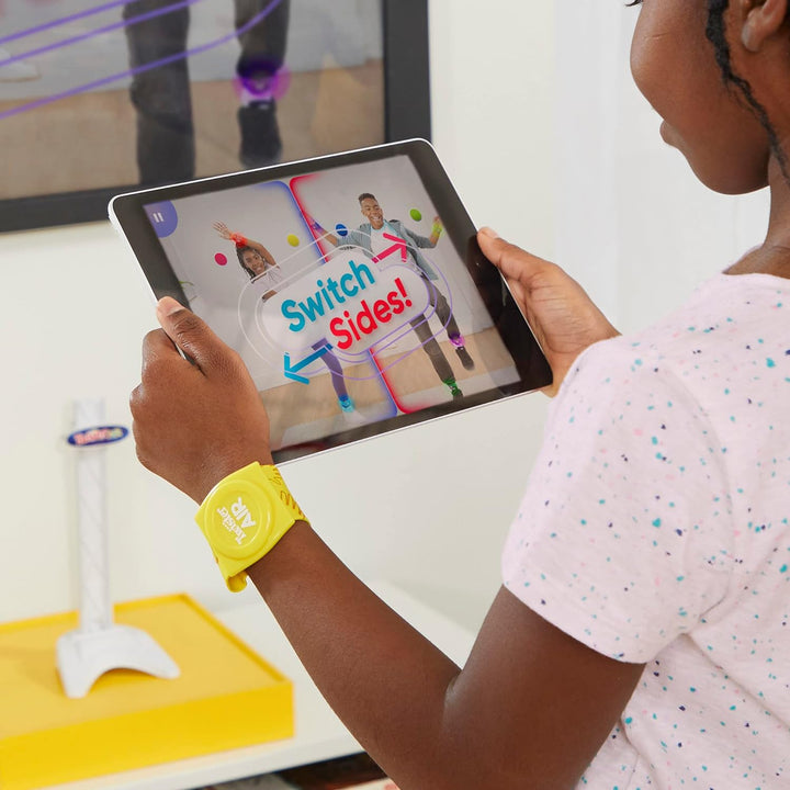 Hasbro Twister Air Spiel, AR Twister App Spiel, Verbindung mit Smart Geräten, Bewegungsspiel, ab 8 J