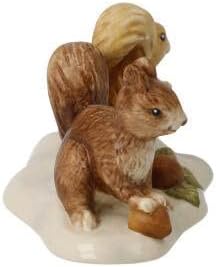 Goebel Figur Eichhörnchen auf Futtersuche - Winterwald Weihnachten 4cm Mehrfarbig, 4cm Mehrfarbig