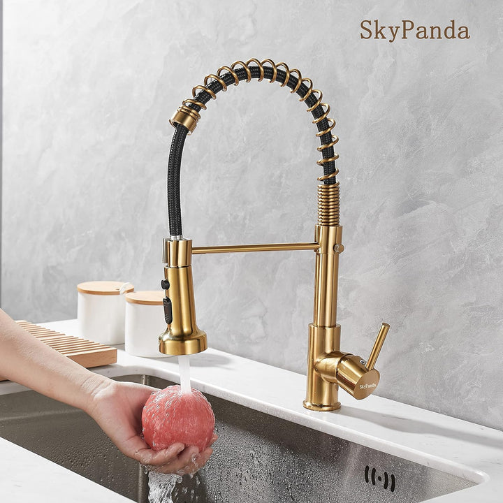 SkyPanda Goldener Küchenarmatur mit herunterziehbarem Sprüher Kommerzielle 360 ° drehbarer Mischbatt