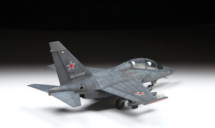 Zvezda Militär 4818 1:48 YAK-130 “Mitten” -Modellbausatz,Plastikbausatz, Bausatz zum Zusammenbauen,