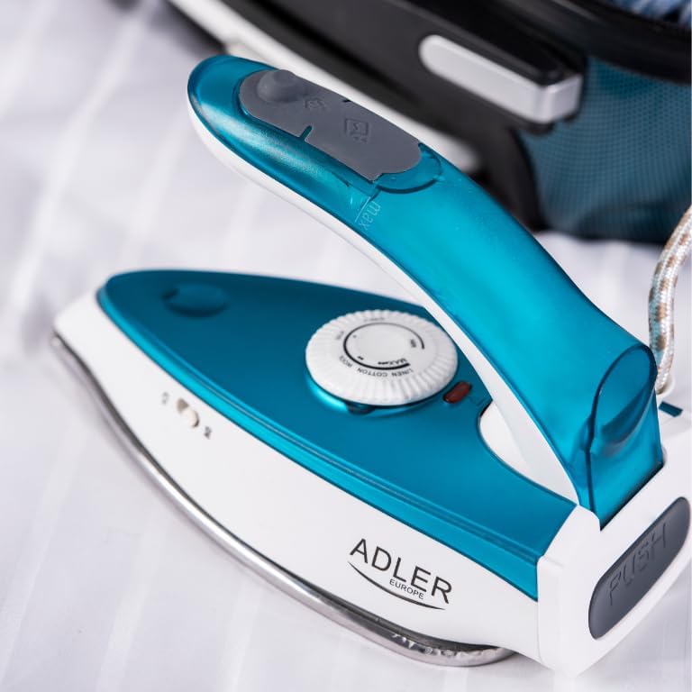 ADLER EUROPE AD5035 - Reise-Dampfbügeleisen - Kleines Bügeleisen mit klappbarem Griff - Leichtes Rei