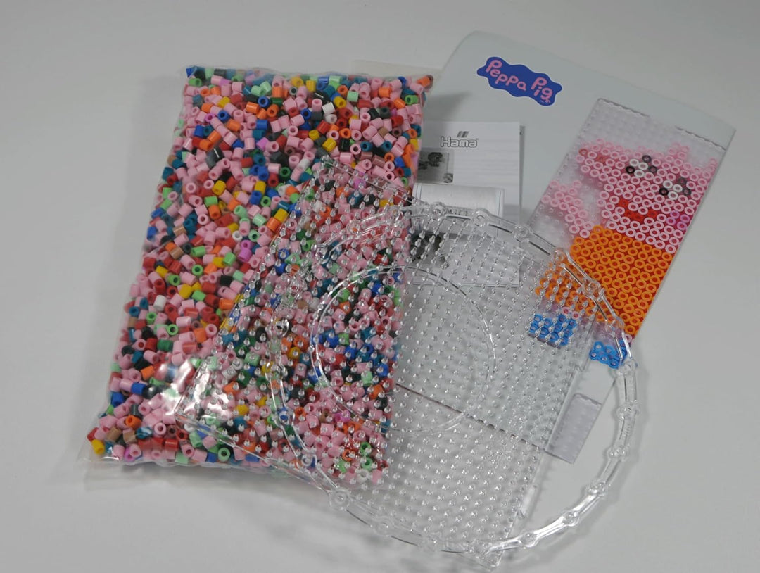 Hama Perlen 7917 Peppa Wutz & Schwester, grosse Geschenkpackung mit 4000 Midi-Perlen, 2 Stiftplatten