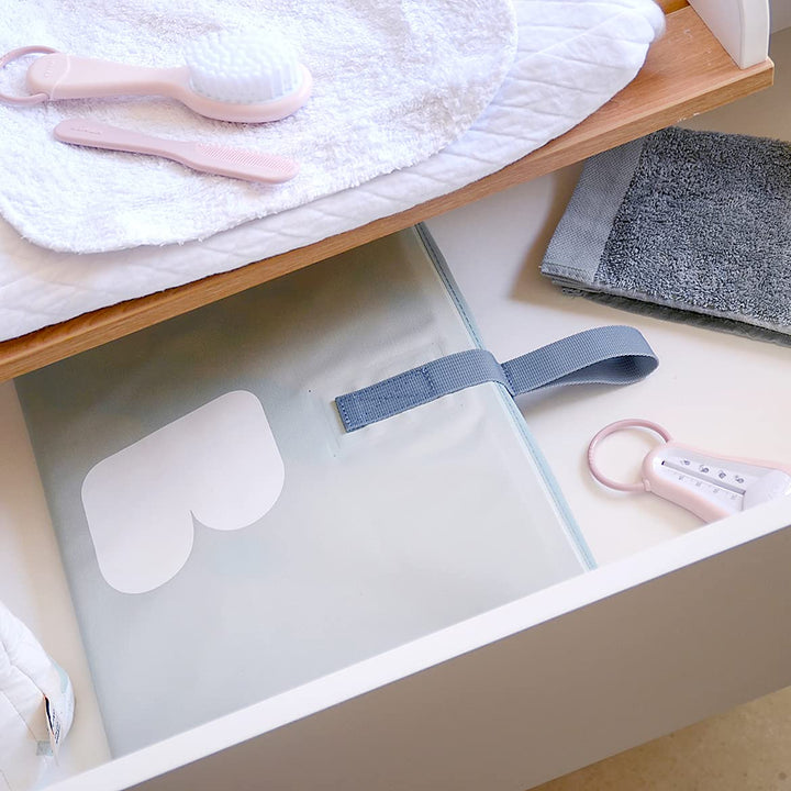 BÉABA , Faltbare Babybadewanne, ultrakompakt, stilvoll und trendig, praktischer Stauraum, minimaler