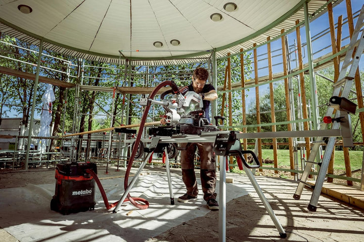 Metabo KGS 18 LTX BL 254 AkkuKappsäge (18V 1x4Ah Li-Power Ladegerät ASC 55 Karton mit Zugfunktion, r