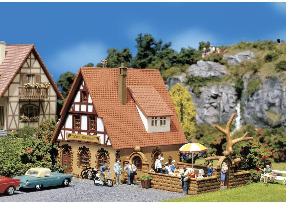 FALLER Gasthaus Zur Krone Modellbausatz mit 42 Einzelteilen 167 x 105 x 100 mm I Modelleisenbahn Zub