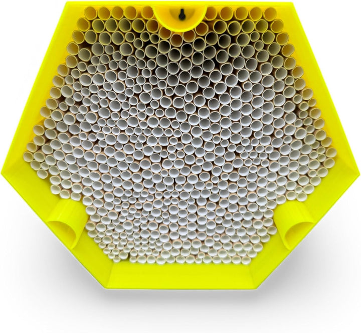 Wildbienen-Nisthilfe – absolut haltbar &amp; wetterfest. Insektenhotel mit 600 Nisthülsen. Hochwertiges