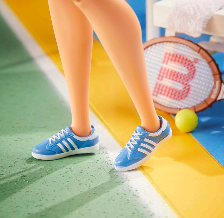 Barbie GHT85 - Sammelpuppe Billie Jean King aus der Inspiring Women-Serie, ca. 30cm, mit Tenniskleid