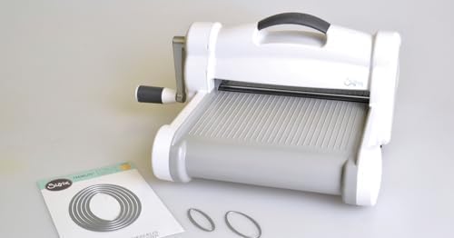 Sizzix Big Shot Plus A4 Manuelle Stanz- und Prägemaschine 660020, 21 cm Öffnung, 40.5 x 24 x 47.5 cm