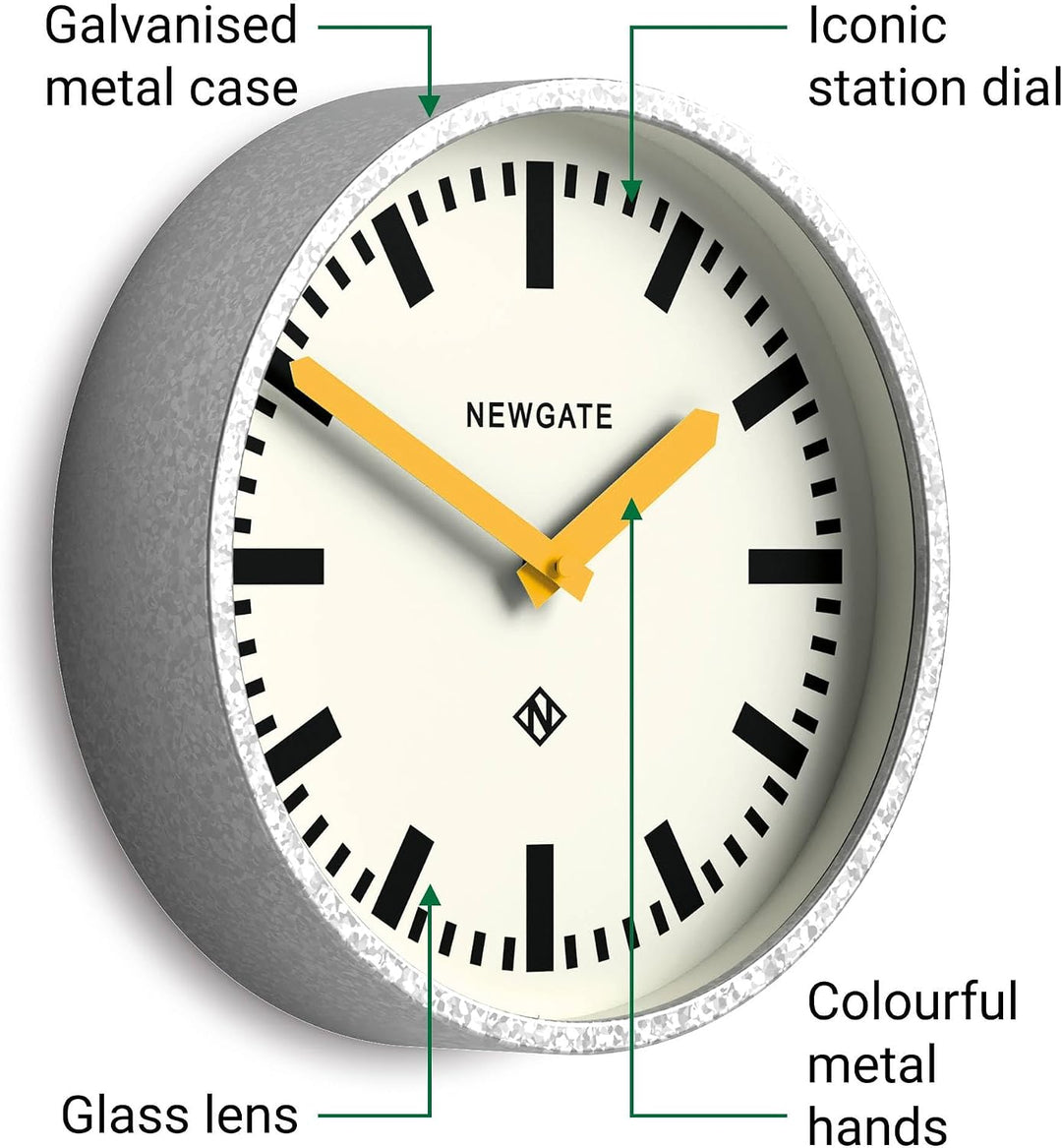 NEWGATE® Luggage Wanduhr | Retro-inspirierte Moderne Bahnhofsuhr | 30 cm | Tiefes, verzinktes Metall