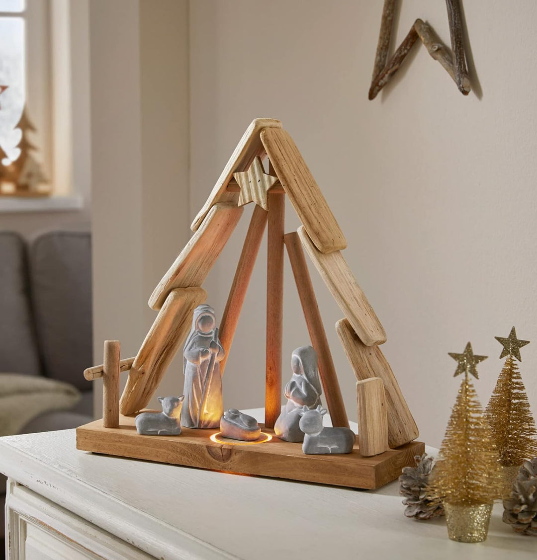 Dekoleidenschaft Weihnachtskrippe mit LED Beleuchtung, Krippenstall aus Buchenholz, Figuren aus Beto