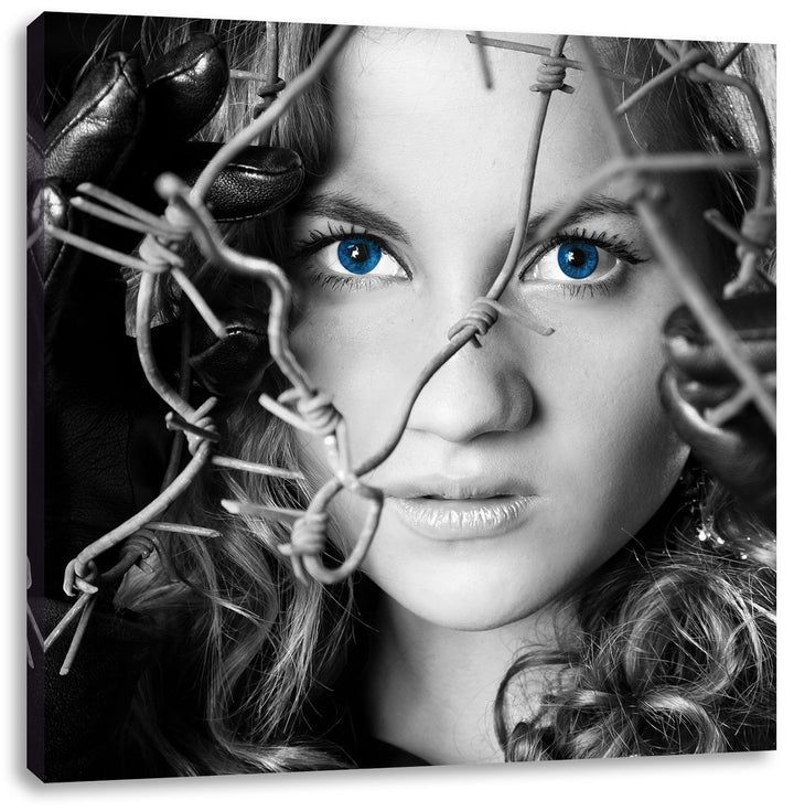 Pixxprint Sexy Girl vor Stacheldraht als Leinwandbild/Grösse: 70x70 cm/Wandbild/Kunstdruck/fertig be