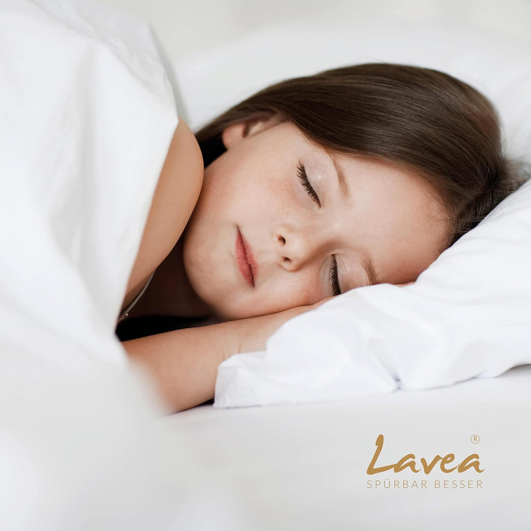 Lavea Kinderbettwäsche Set - Stella Kids 100 x 135cm + 40 x 60cm. Design: Sterne - Farbe: Bunt 100%