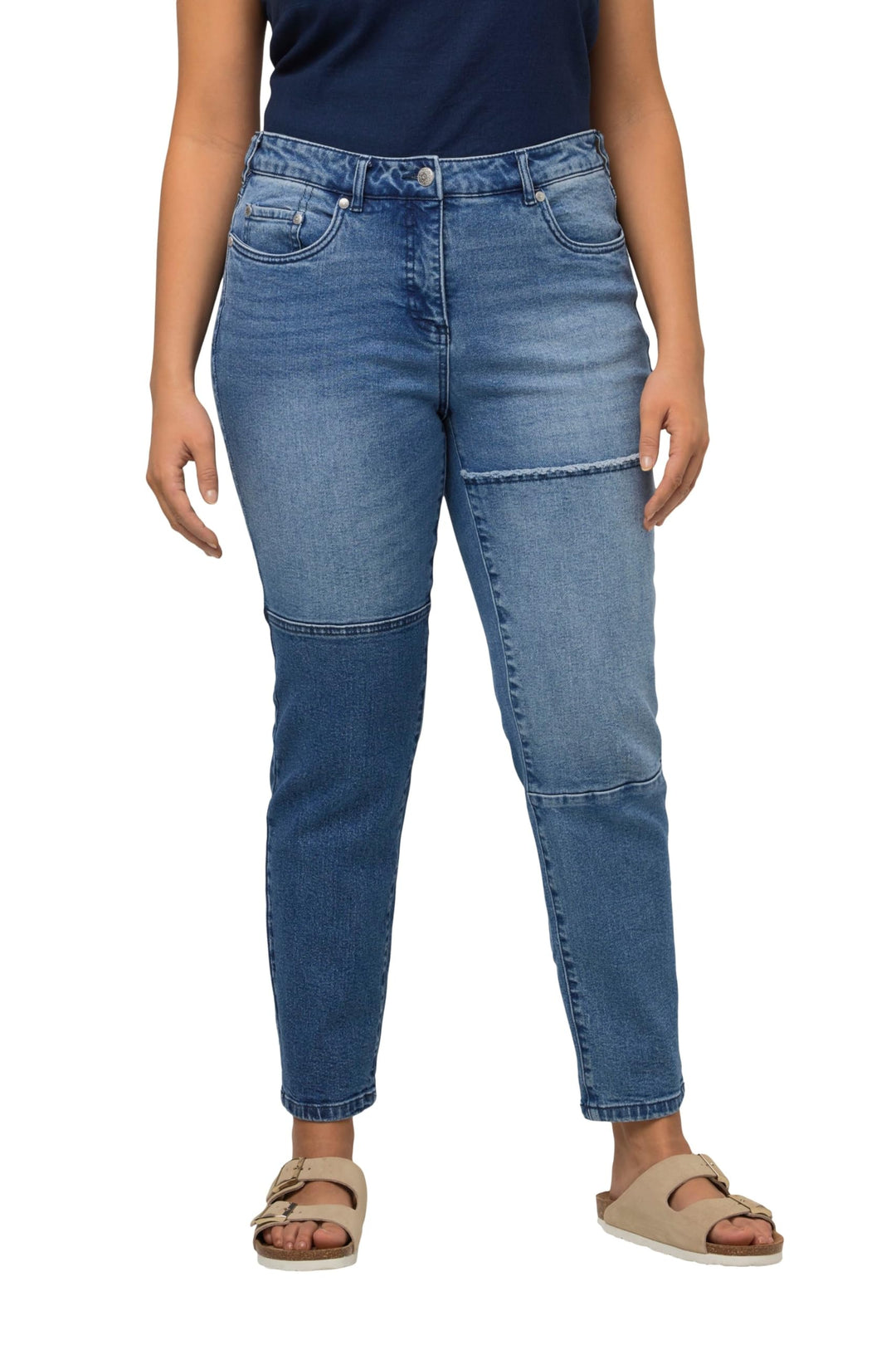 Ulla Popken Damen Denim mit Patch Jeans 32W / 32L Blue Denim, 32W / 32L Blue Denim