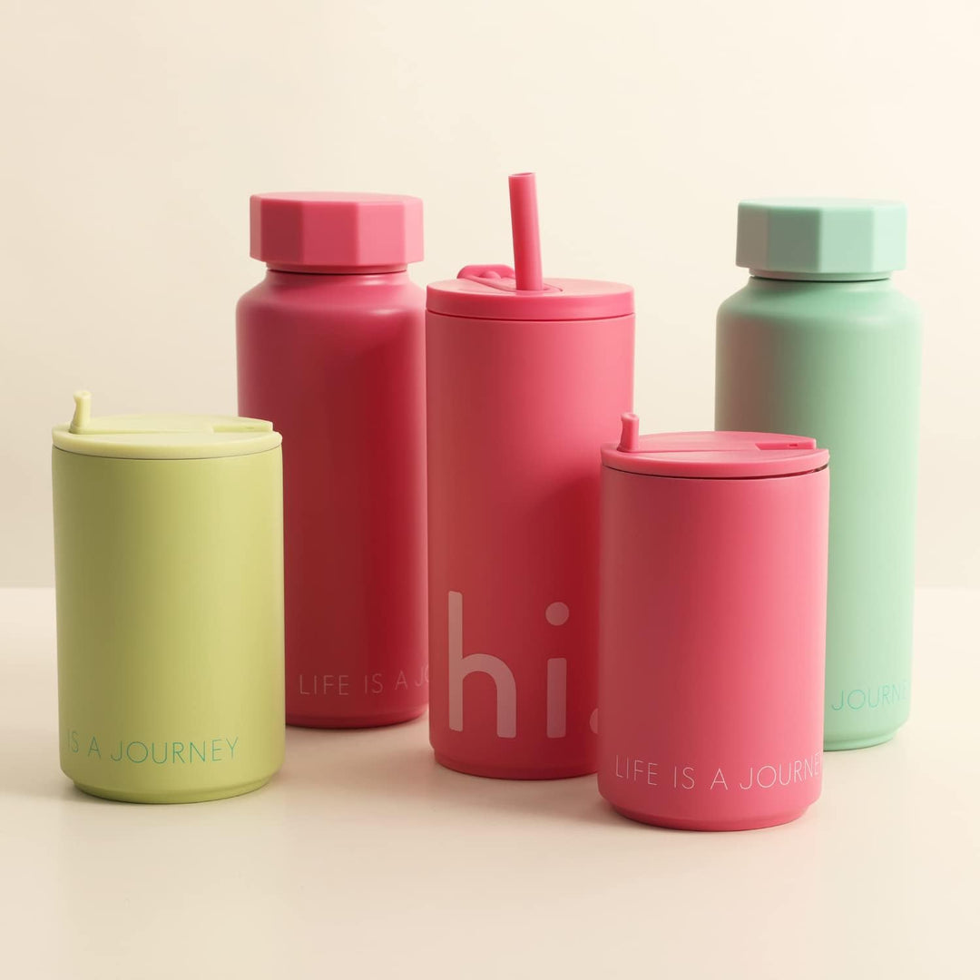 Design Letters Kaffeebecher 500 ml | Becher mit Deckel und Strohhalm | Reisebecher BPA/BPS-frei | Ka