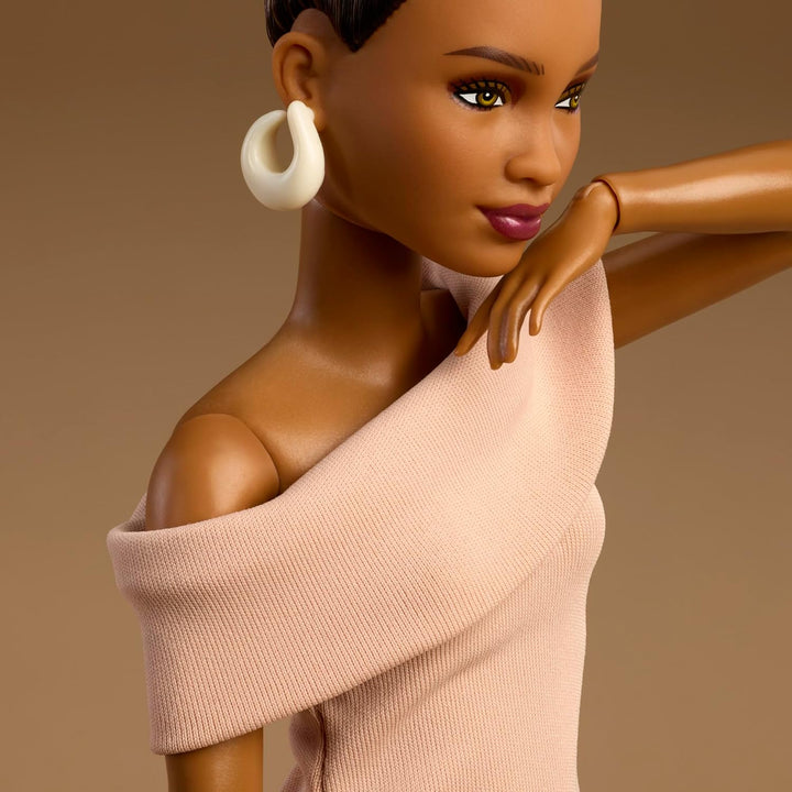 Barbie Basics Model Collector Fashion Doll 08 mit brünetten Haaren in einem braunen Kleid und Riemch