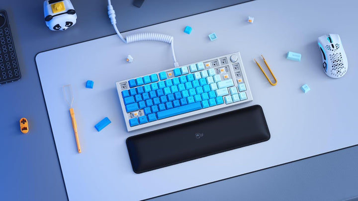 Glorious Gaming Padded Keyboard Wrist Rest (TKL, 17 mm stark) - gesteppte Ränder, glatte Stoffoberfl