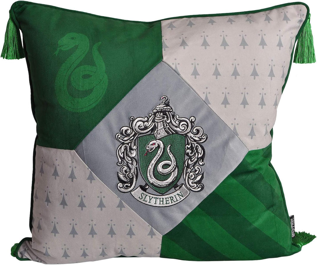 Elbenwald Harry Potter Kissen mit Quasten im Slytherin Design mit gesticktem Wappenpatch in den Haus