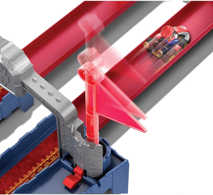 Hot Wheels GNM22 - Mario Kart Bowsers Festung, modulares Trackset mit Kopf-an-Kopf-Rennstrecken, Fla