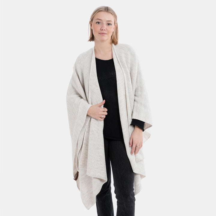 KNIT FACTORY - Jazz Poncho - Elegant Gestrickter Damen Cape - Wickelschal mit Wolle - Hochwertige Qu