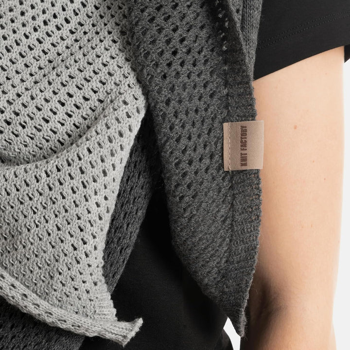 KNIT FACTORY - Lacey Stricktuch - Quadratisches Halstuch aus 30% Wolle und 70% Polyacryl - Umschlagt