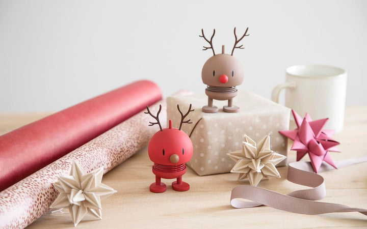 Hoptimist - Skandinavisches Design - Weihnachtsfigur - Small Reindeer Bumble - Berry - Höhe: 9 cm -