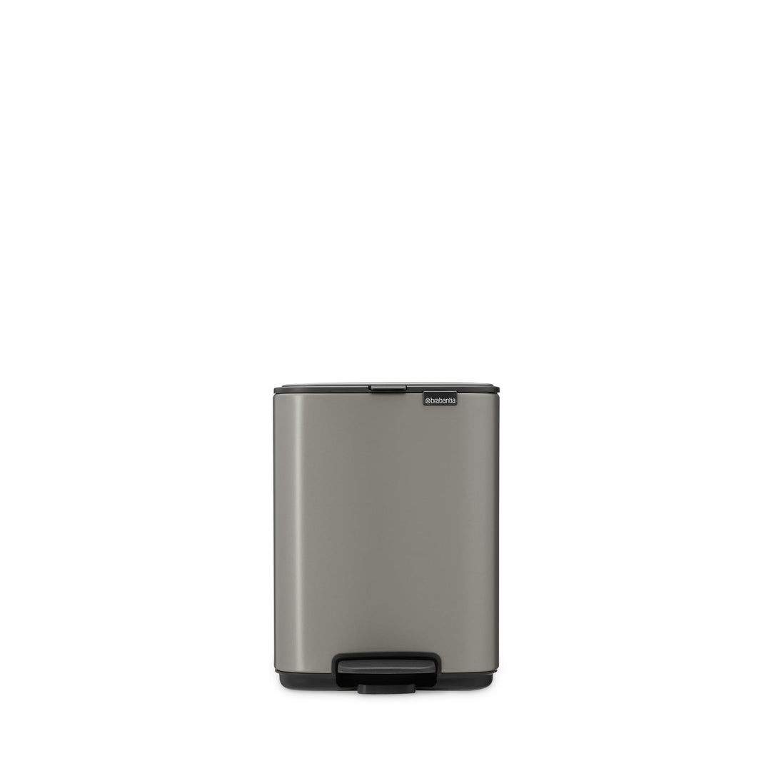 Brabantia Bo Treteimer 4 L (platin), platzsparender Mini Mülleimer mit Soft-Close-Funktion und leich