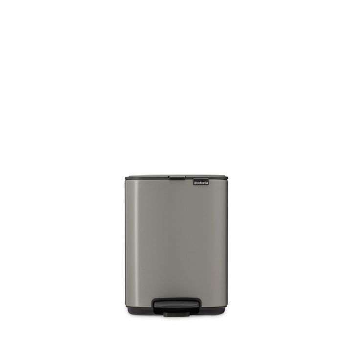 Brabantia Bo Treteimer 4 L (platin), platzsparender Mini Mülleimer mit Soft-Close-Funktion und leich