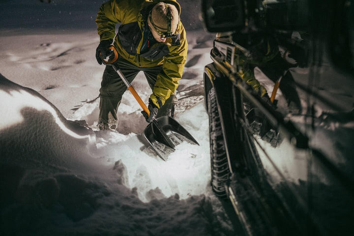 Fiskars Auto-Schneeschaufel, X-series, Länge: 98 cm, Aluminium/Polymer, Schwarz/Orange/Grau, 1057393