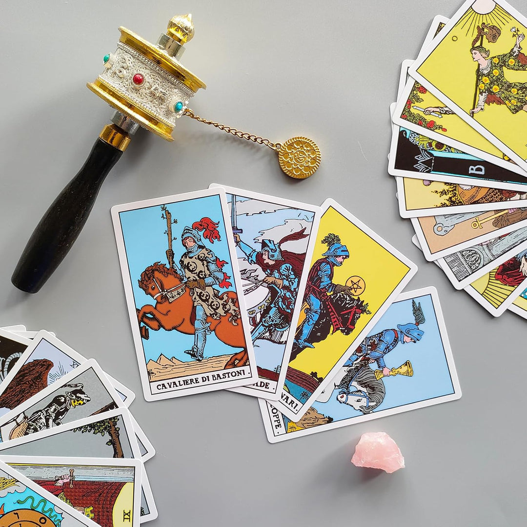 Klassisches Tarotdeck mit 78 Karten für Anfänger mit Leitfaden auf Italienisch.