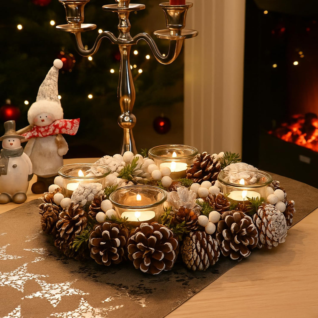 COM-FOUR® Tischkranz für Weihnachten - weisser Adventskranz mit Zapfen - Dekokranz mit 4 Teelichthal